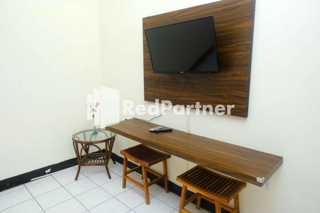 Hotel Transit 1 Makassar Redpartner Extérieur photo